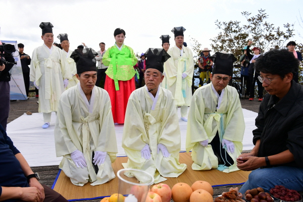 크기변환_삼도봉에서 하나 되는 김천·영동·무주-문화홍보실(사진2).JPG