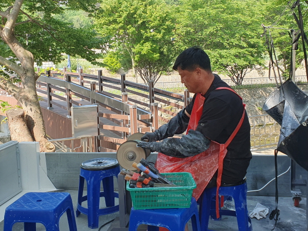 크기변환_생활의 작은 불편함도 덜어주는 재능기부 봉사-부항면(사진2).jpg
