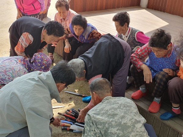 크기변환_생활의 작은 불편함도 덜어주는 재능기부 봉사-부항면(사진3).jpg