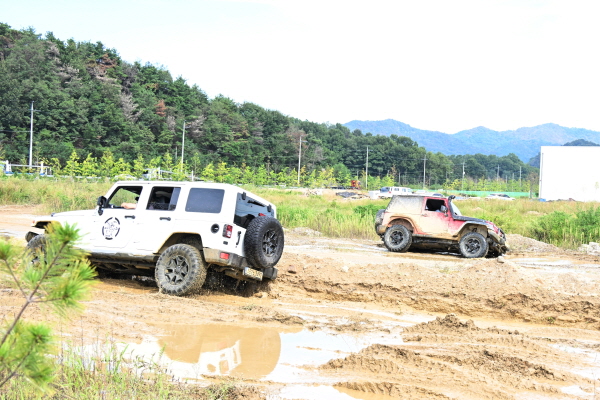 크기변환_엔진처럼 뜨겁게  「2025 코리아 튜닝카 페스티벌」 성료-미래혁신전략과(사진5).jpg