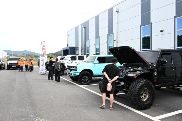 크기변환_엔진처럼 뜨겁게  「2025 코리아 튜닝카 페스티벌」 성료-미래혁신전략과(사진9).jpg