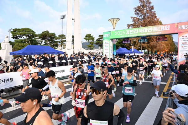 크기변환_2025 김천전국마라톤대회 성료-스포츠산업과(사진1).jpg