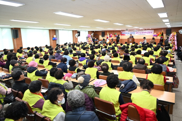 크기변환_행복한 배움터  노인대학 어르신들의 명예로운 졸업식-사회복지과(사진8).jpg
