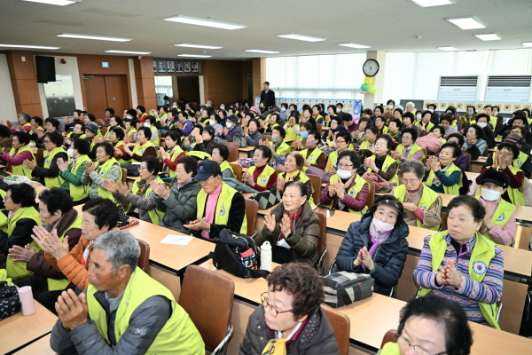 크기변환_행복한 배움터  노인대학 어르신들의 명예로운 졸업식-사회복지과(사진10).jpg