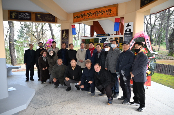 크기변환_김천시  자산공원 자운정서 전통공예 활성화 서각작품 전시회 개막-문화홍보실(사진4).jpg