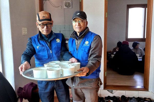 크기변환_바르게살기운동 개령면委, 사랑의 떡국 나눔 실시.jpg