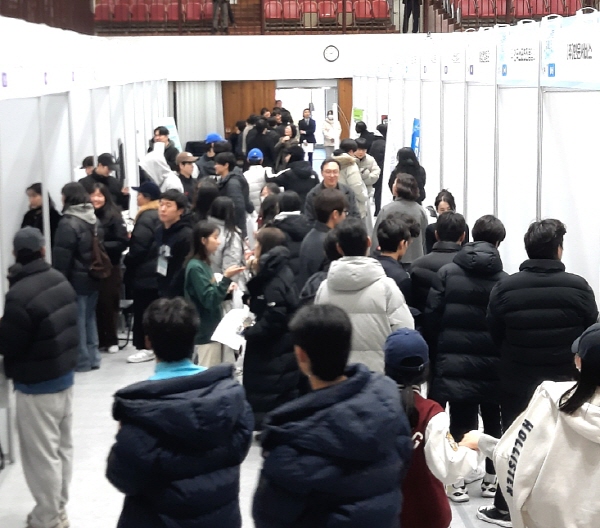 크기변환_김천시, 지역대학과 함께하는 취업박람회 성료-일자리경제과(사진2).jpg