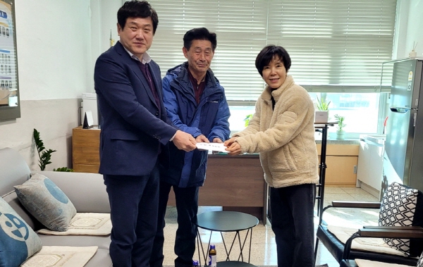 크기변환_개령면 새마을협의회 관내 학교 장학금 전달-개령면(사진(2).jpg