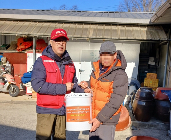 크기변환_김천시, 화목보일러 사용가구에 ‘재처리 용기’ 보급-산림과(사진1).jpg