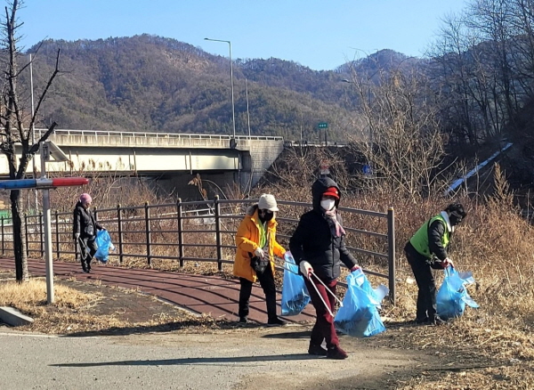 크기변환_개령면 자연보호협의회, 2026년 첫 회의 및 환경정화 활동-개령면(사진2).jpg