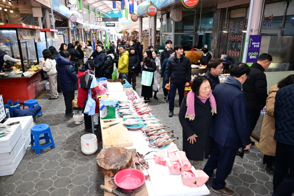 크기변환_김천시  설맞이 전통시장 장보기 행사 실시... 민생경제 살린다-경제정책과(사진) (8).jpg