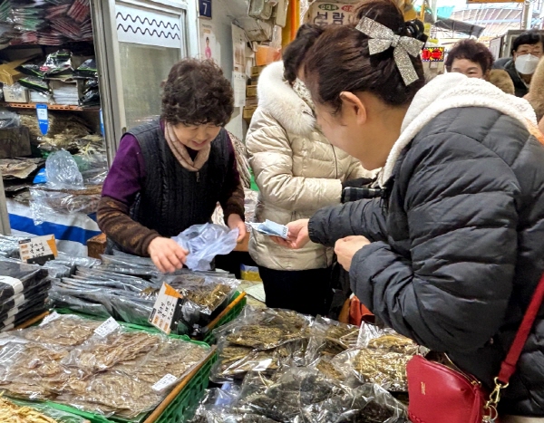 크기변환_자산동 자유총연맹, 전통시장 장보기 행사 실시.jpg