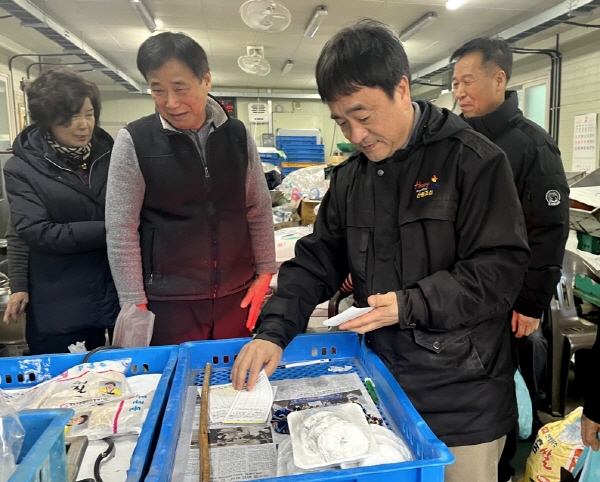 크기변환_양금동, 황금시장서 설맞이 장보기 나서-양금동(사진1).jpg