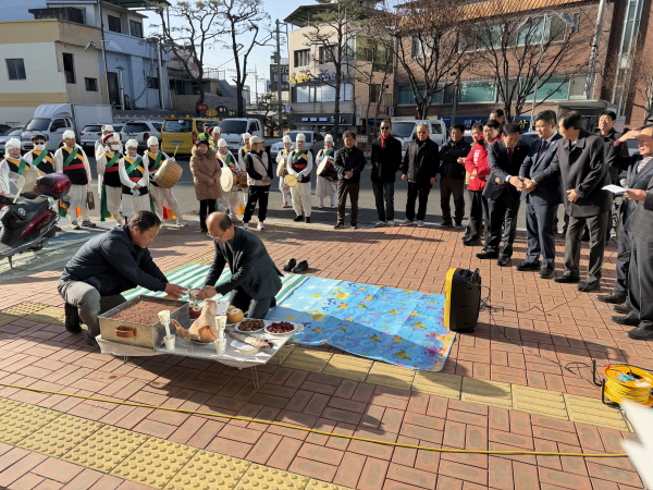 크기변환_자산동 농악단, 병오년 정월대보름 지신밟기 개최-자산동(사진) (3).jpg
