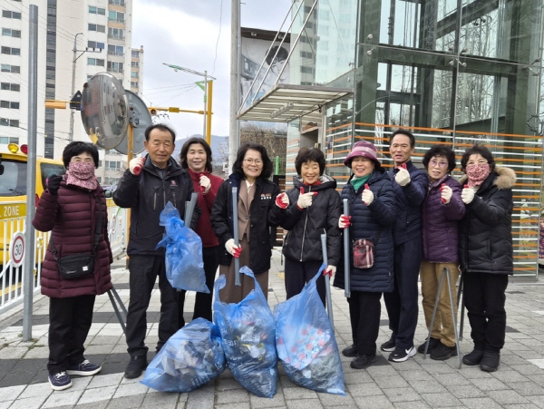 크기변환_대신동 농악단, 봄맞이 환경정비 실시.jpg