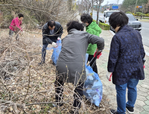 크기변환_대신동 농악단, 새봄맞이 릴레이 환경정비-대신동(사진2).jpg