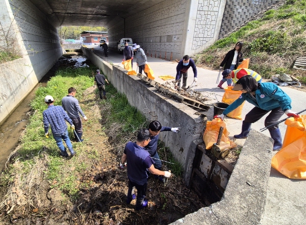 크기변환_봉산면, 새봄맞이 환경정화 구슬땀-봉산면(사진1).jpg